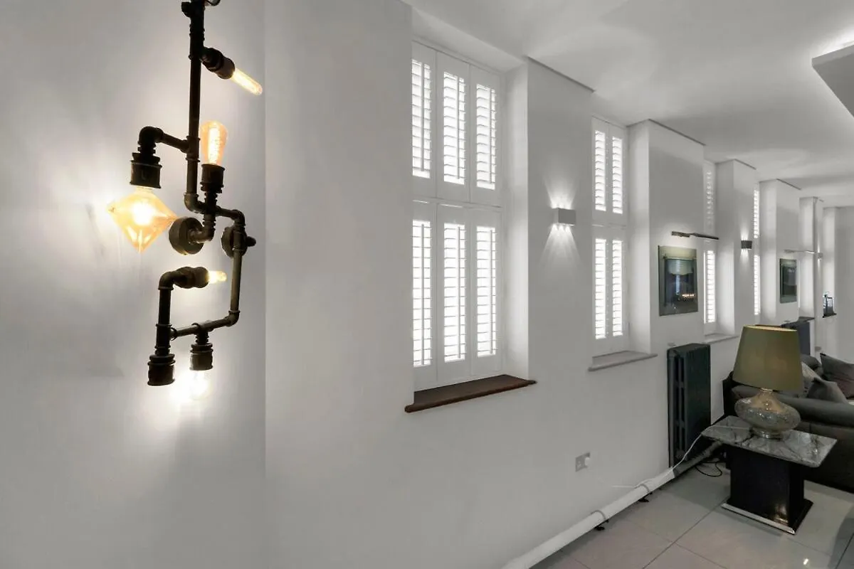 Luxury & Modern - Central - Beach Access - Wind St Swansea 0*,  United Kingdom