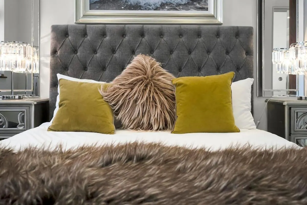 Apartment Luxury & Modern - Central - Beach Access - Wind St Swansea
