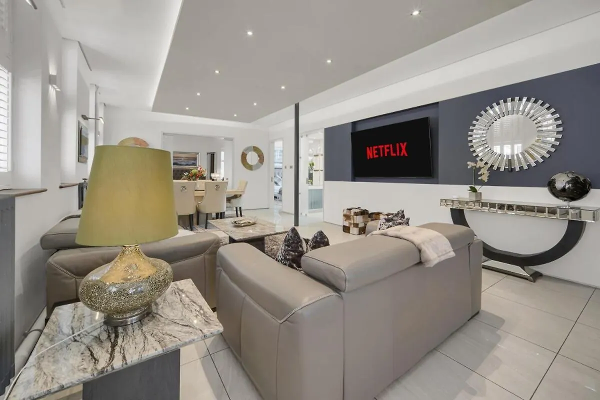 Apartment Luxury & Modern - Central - Beach Access - Wind St Swansea