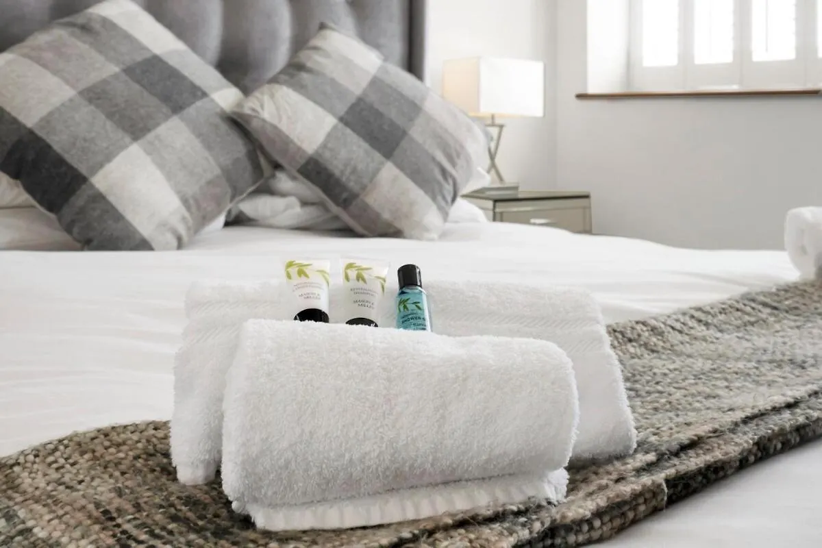 Luxury & Modern - Central - Beach Access - Wind St Swansea Apartment