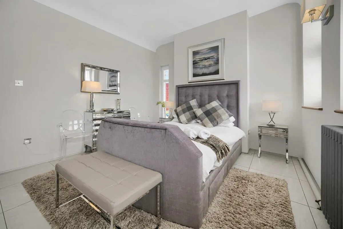 Luxury & Modern - Central - Beach Access - Wind St Swansea