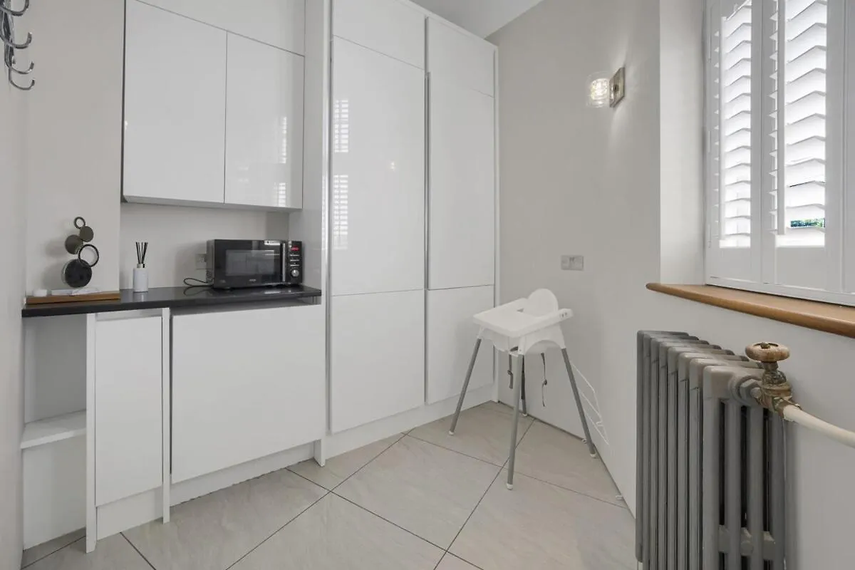Luxury & Modern - Central - Beach Access - Wind St Swansea 0*,