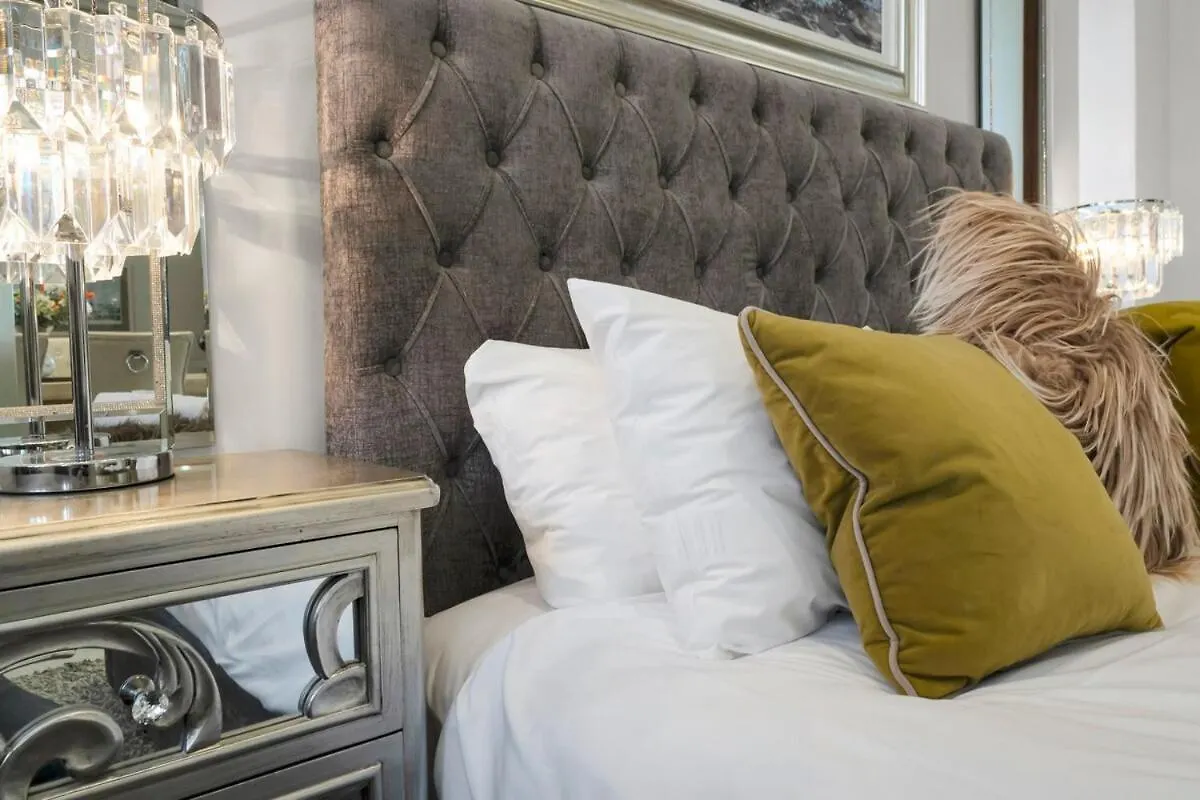 Apartment Luxury & Modern - Central - Beach Access - Wind St Swansea