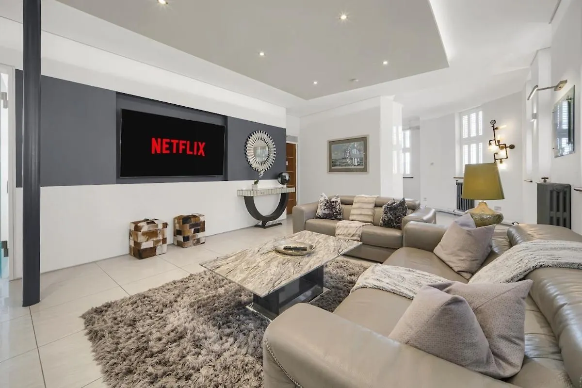 Luxury & Modern - Central - Beach Access - Wind St Swansea Apartment